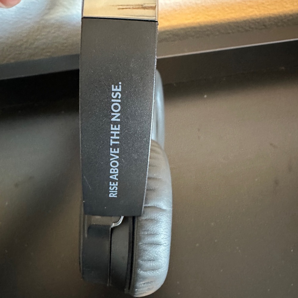 Sony Over-Ear Noise Cancelling Wireless Headphones - Picture 7 of 9